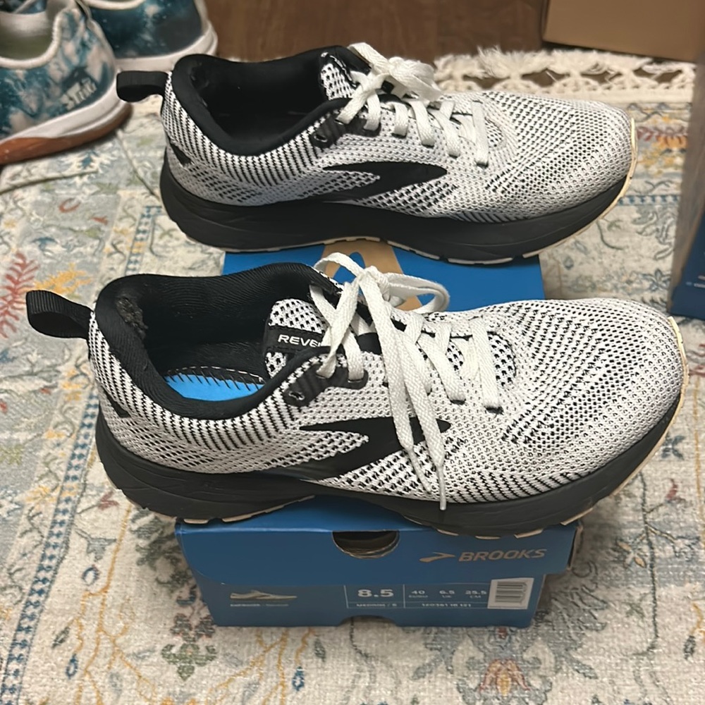 Brooks Revel 5 8.5 women’s